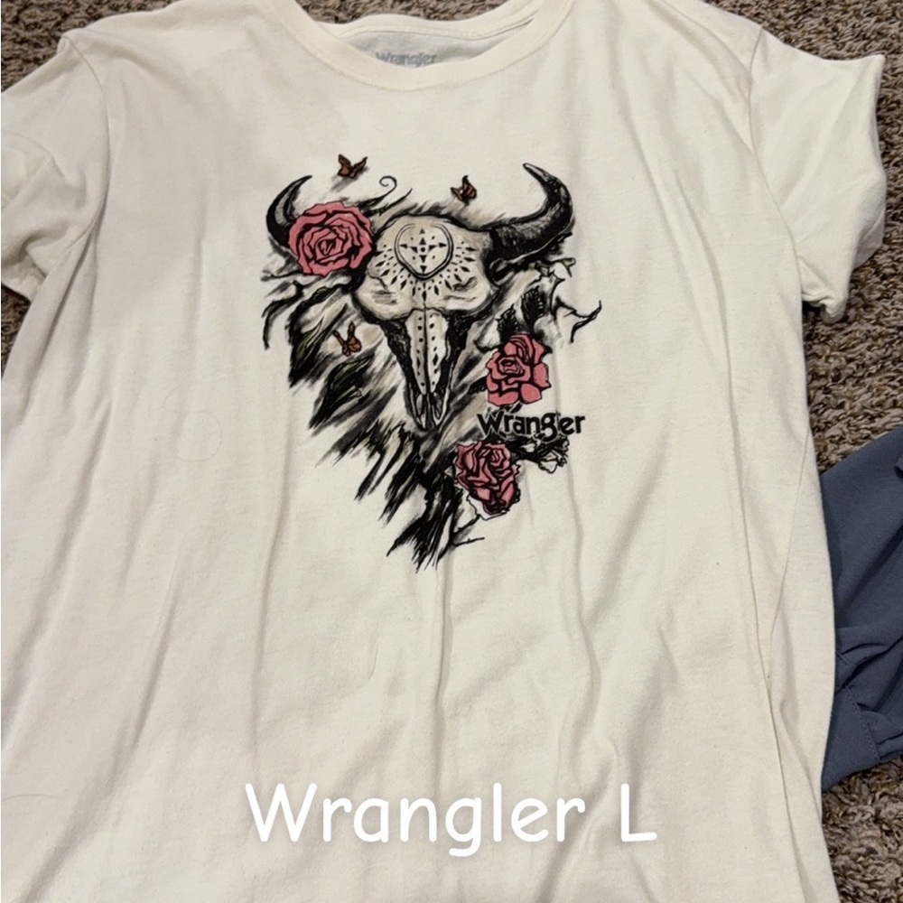 Wrangler Graphic T-Shirt with Skull and Roses